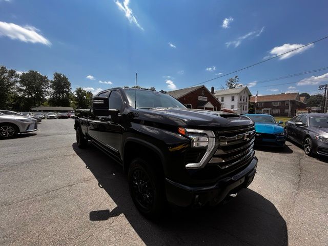 2024 Chevrolet Silverado 2500HD view 3