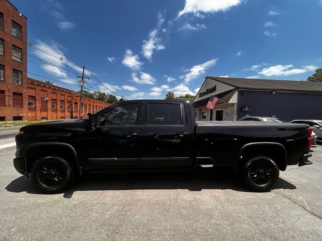 2024 Chevrolet Silverado 2500HD view 4