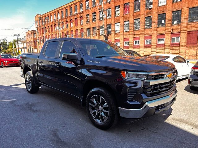 2024 Chevrolet Silverado 1500 view 3
