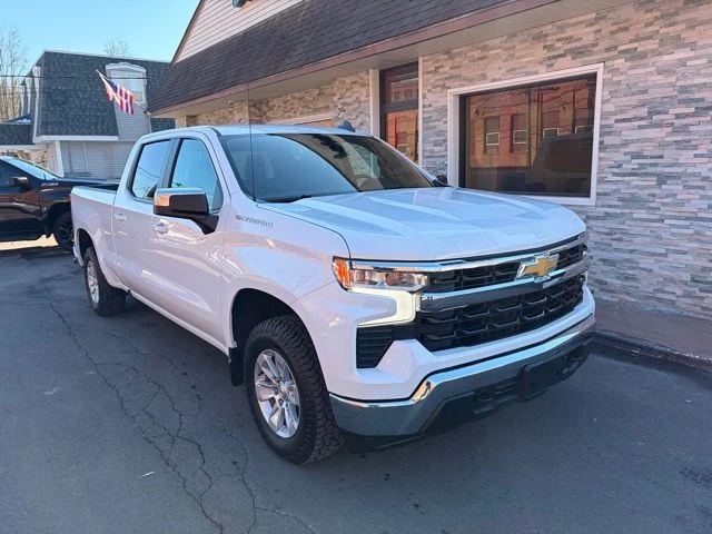 2023 Chevrolet Silverado 1500 view 3