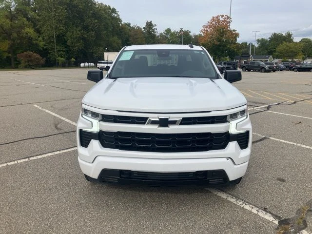 2024 Chevrolet Silverado 1500 view 2