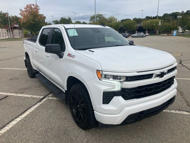 2024 Chevrolet Silverado 1500 view 3