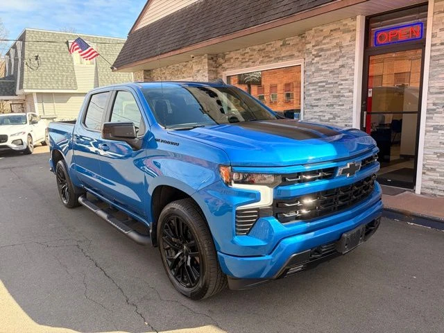 2024 Chevrolet Silverado 1500 view 3