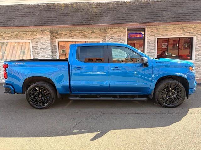 2024 Chevrolet Silverado 1500 view 4