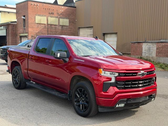 2025 Chevrolet Silverado 1500 view 3
