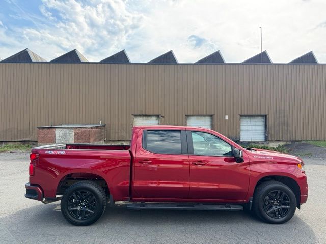 2025 Chevrolet Silverado 1500 view 4