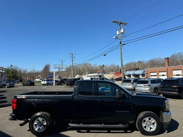 2016 Chevrolet Silverado 1500 view 4