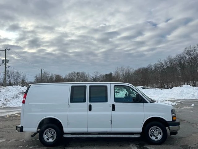 2024 Chevrolet Express 2500 view 4
