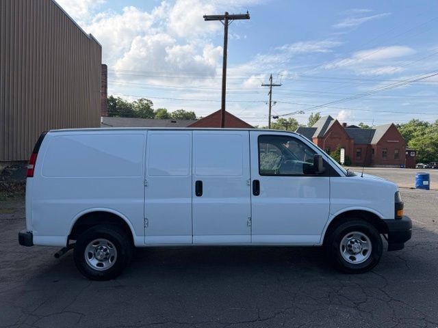 2021 Chevrolet Express 2500 view 4