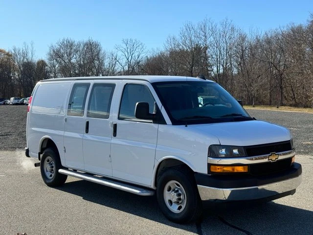 2024 Chevrolet Express 2500 view 3