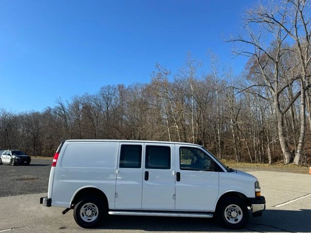 2024 Chevrolet Express 2500 view 4
