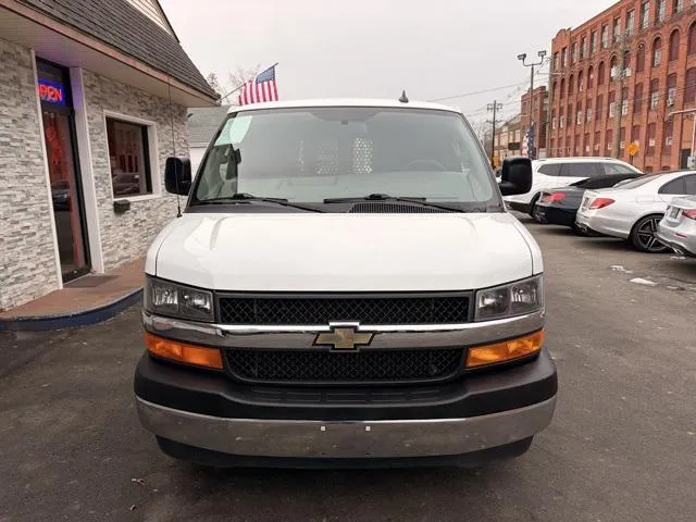 2022 Chevrolet Express Cargo view 2