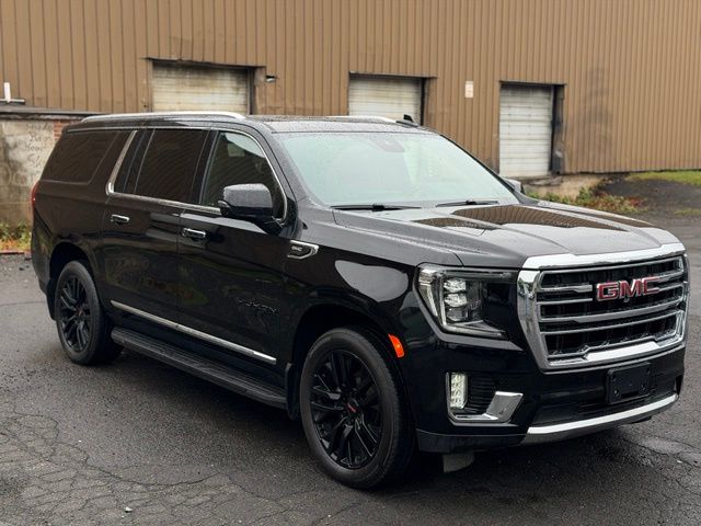 2023 GMC Yukon XL view 3