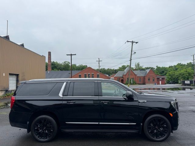 2023 GMC Yukon XL view 4