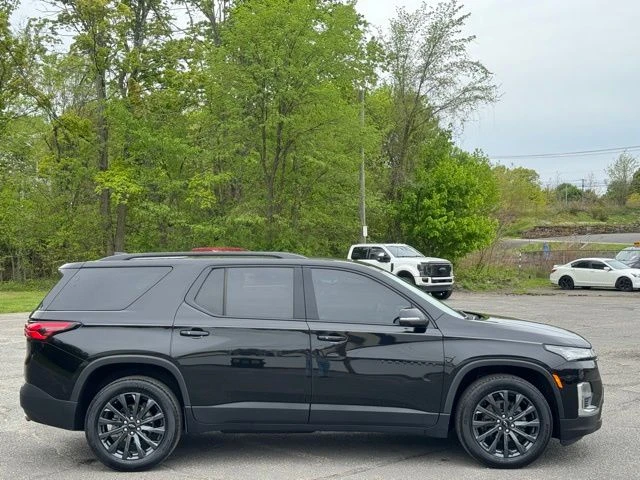 2023 Chevrolet Traverse view 4