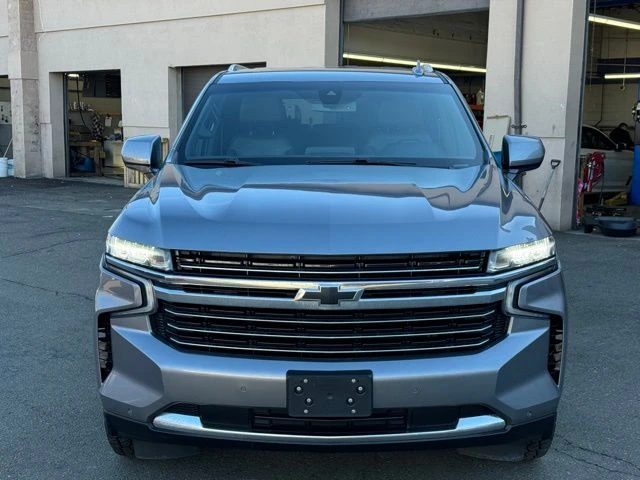 2022 Chevrolet Suburban view 2