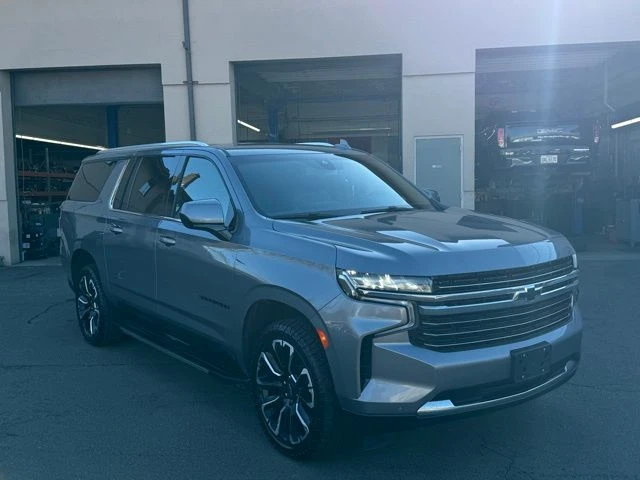 2022 Chevrolet Suburban view 3
