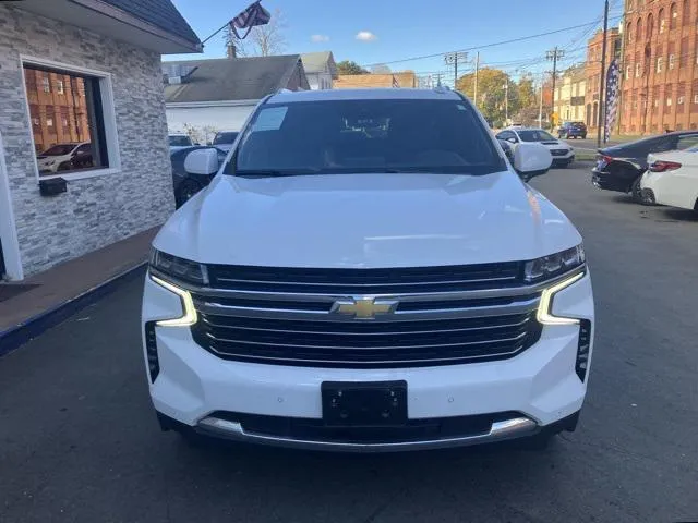 2024 Chevrolet Suburban view 2