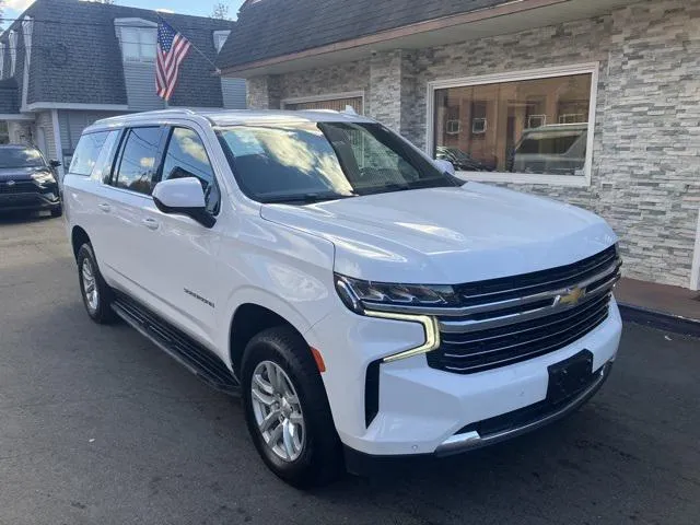 2024 Chevrolet Suburban view 3