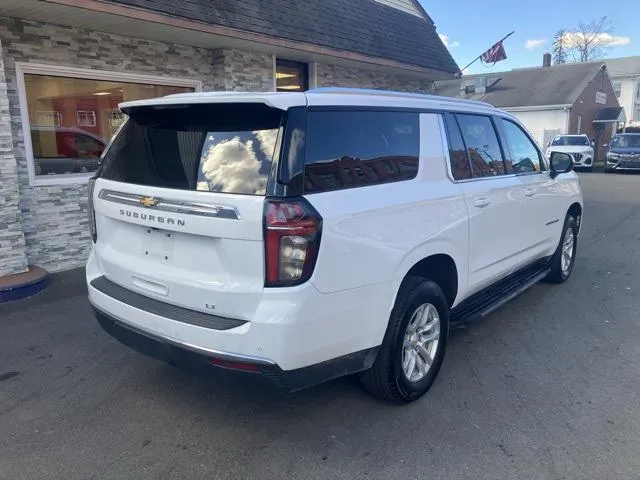 2024 Chevrolet Suburban view 5