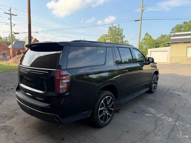 2024 Chevrolet Suburban view 5