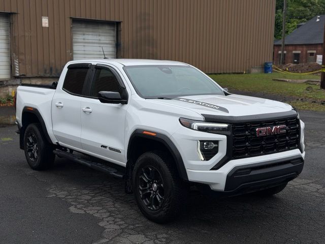 2023 GMC Canyon view 3