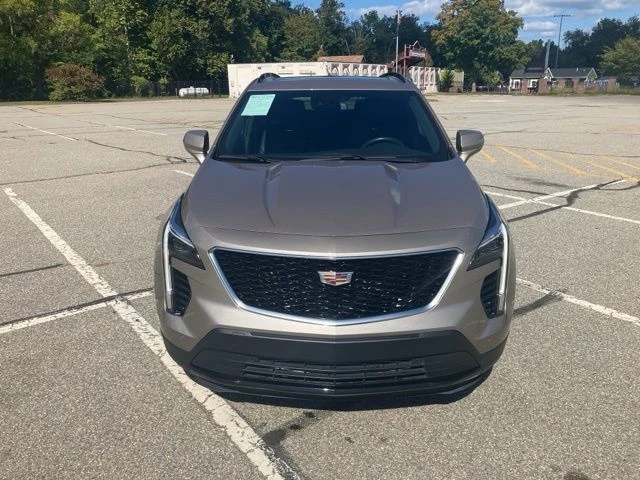 2023 Cadillac XT4 view 2