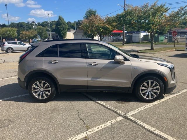 2023 Cadillac XT4 view 4