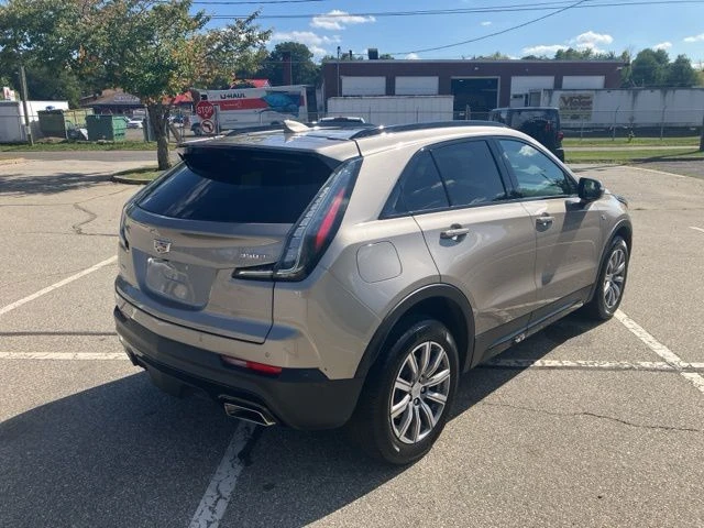 2023 Cadillac XT4 view 5