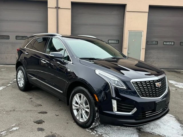2021 Cadillac XT5 view 3