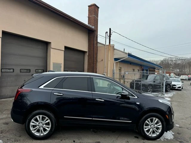 2021 Cadillac XT5 view 4