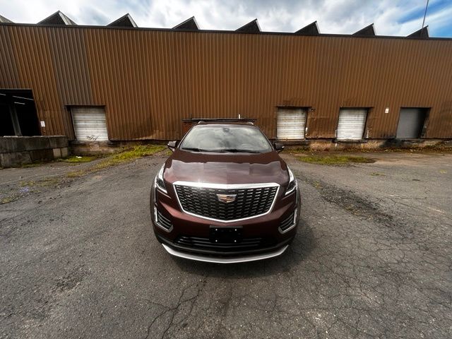 2022 Cadillac XT5 view 2