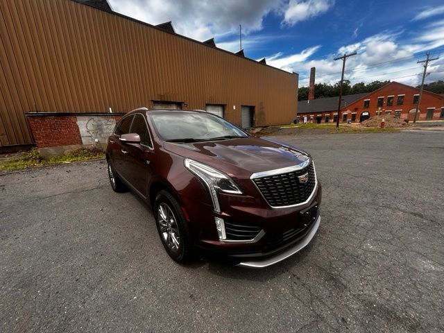 2022 Cadillac XT5 view 3