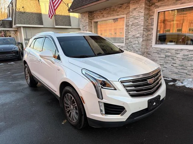 2019 Cadillac XT5 view 3