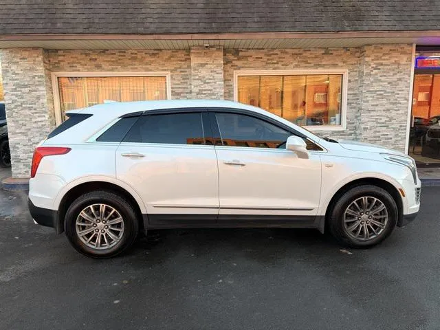 2019 Cadillac XT5 view 4