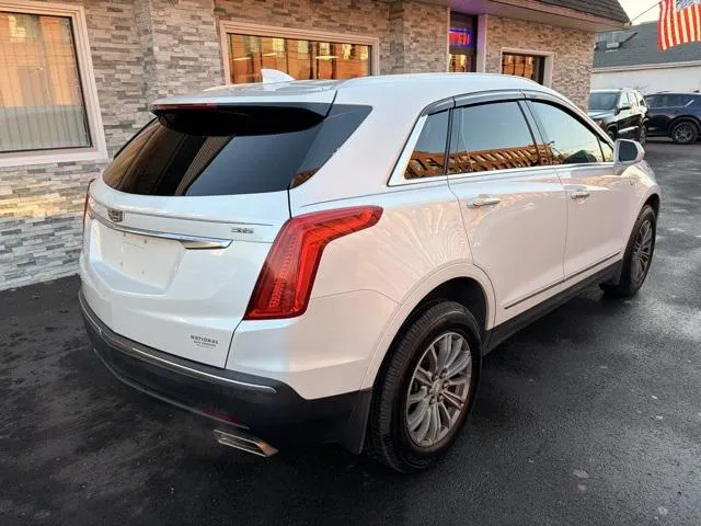 2019 Cadillac XT5 view 5