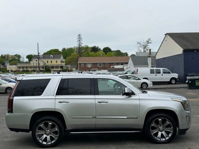 2020 Cadillac Escalade view 4