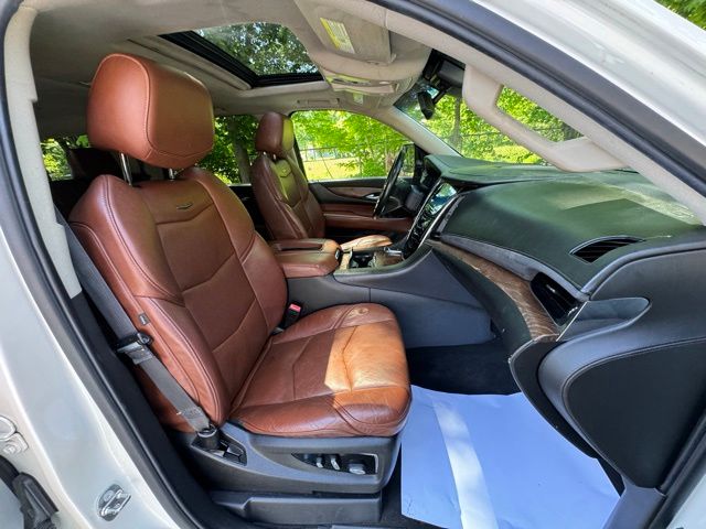 2015 Cadillac Escalade view 4