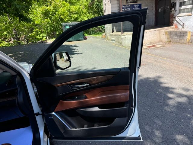 2015 Cadillac Escalade view 5