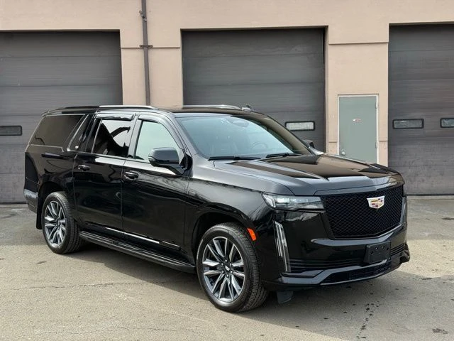 2022 Cadillac Escalade ESV view 3