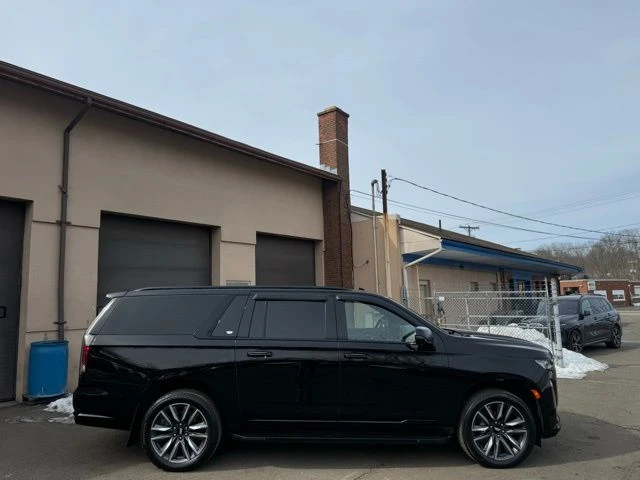 2022 Cadillac Escalade ESV view 4