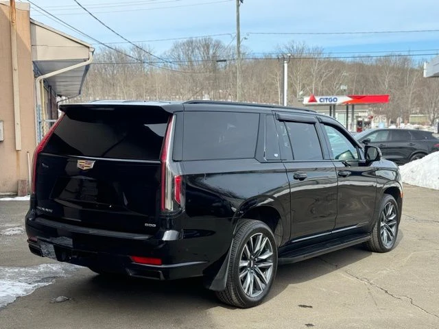 2022 Cadillac Escalade ESV view 5