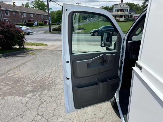 2024 Chevrolet Express 3500 view 4