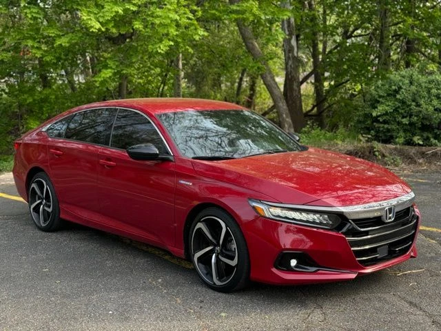 2022 Honda Accord Hybrid view 3