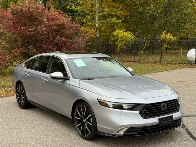 2024 Honda Accord Hybrid view 3
