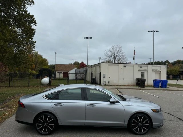 2024 Honda Accord Hybrid view 4