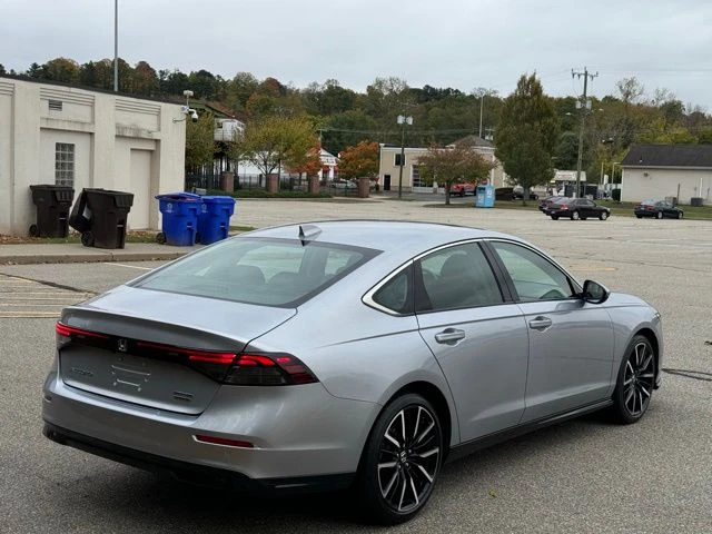 2024 Honda Accord Hybrid view 5