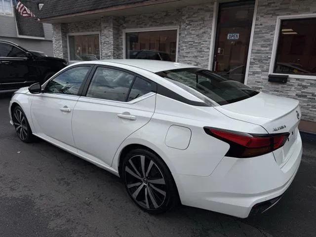 2022 Nissan Altima view 5