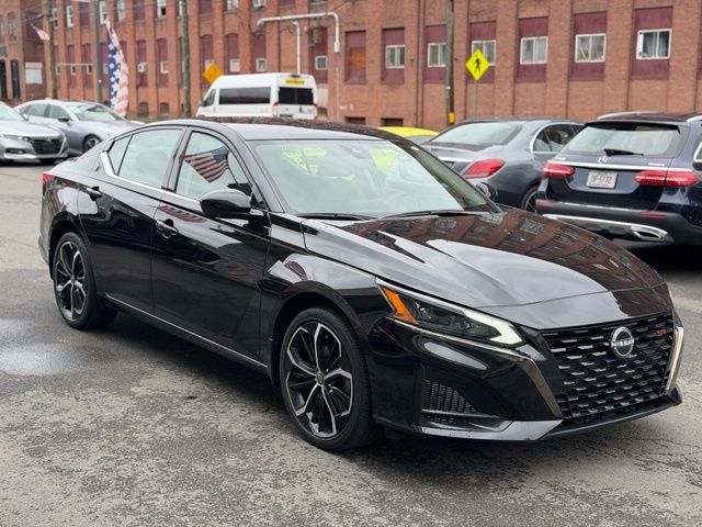 2024 Nissan Altima view 3