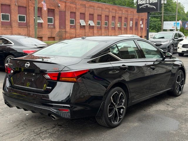 2024 Nissan Altima view 5